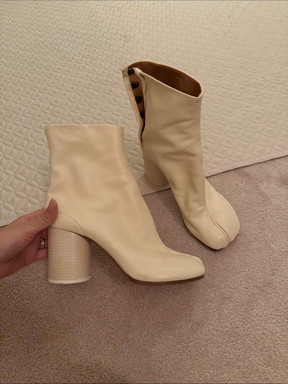 Maison Martin Margiela Cream Leather Tabi Round-Heel Ankle Boots 39.5